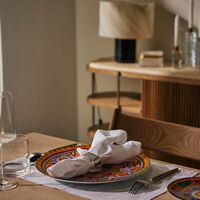 دولتشي أند غابانا كازا طقم كاريتو المؤلف من طبقين كبيرين بتصميم دائري 31 سم