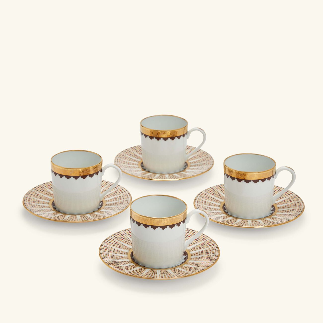 هافيلاند طقم كافالييه رويال المؤلف من 4 فناجين للقهوة مع صحونها بنقوش ذهبية