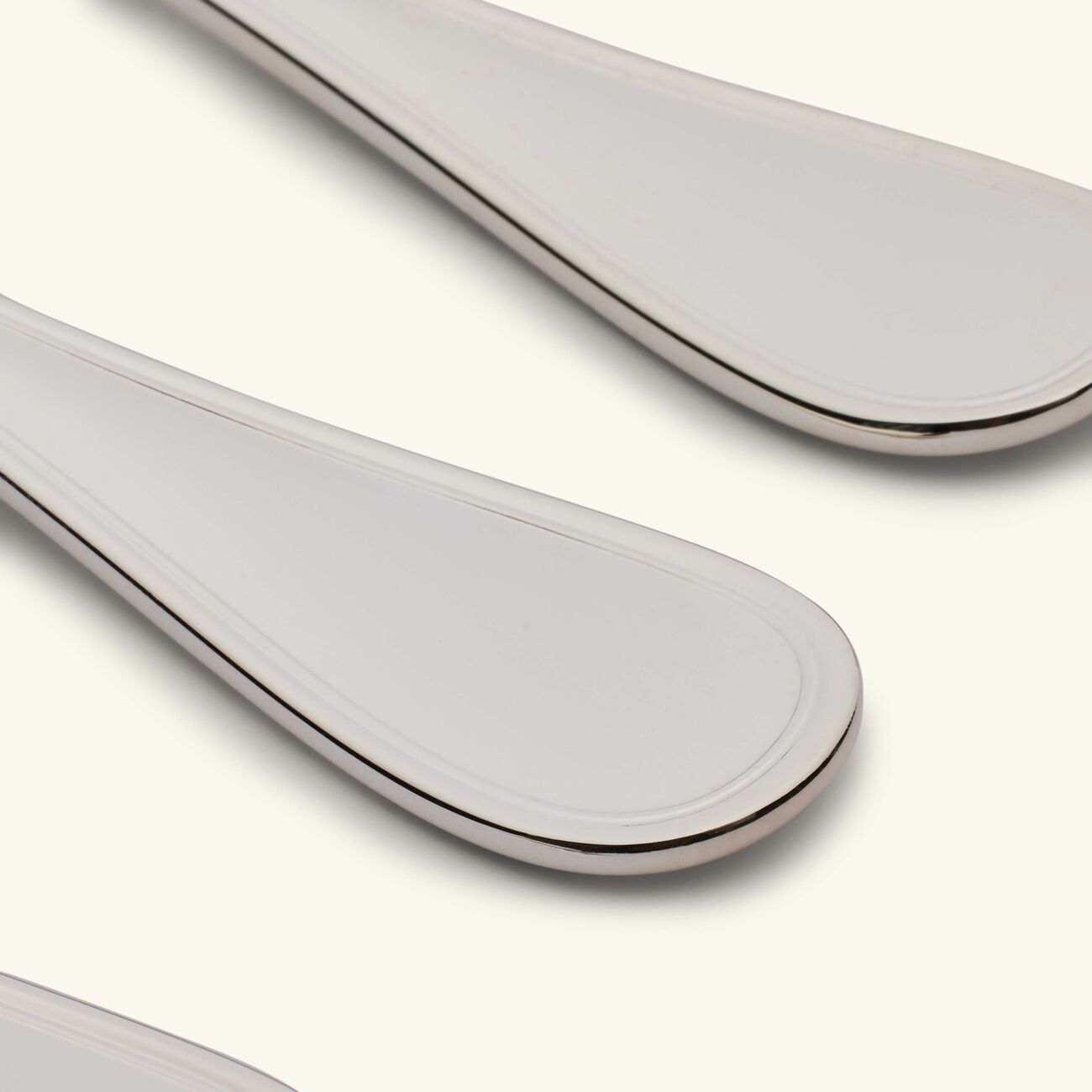 طقم آلبي ديو للمأكولات البحرية مؤلف من 6 قطع مطلية بالفضة كريستوفل طقم آلبي ديو للمأكولات البحرية مؤلف من 6 قطع مطلية بالفضة