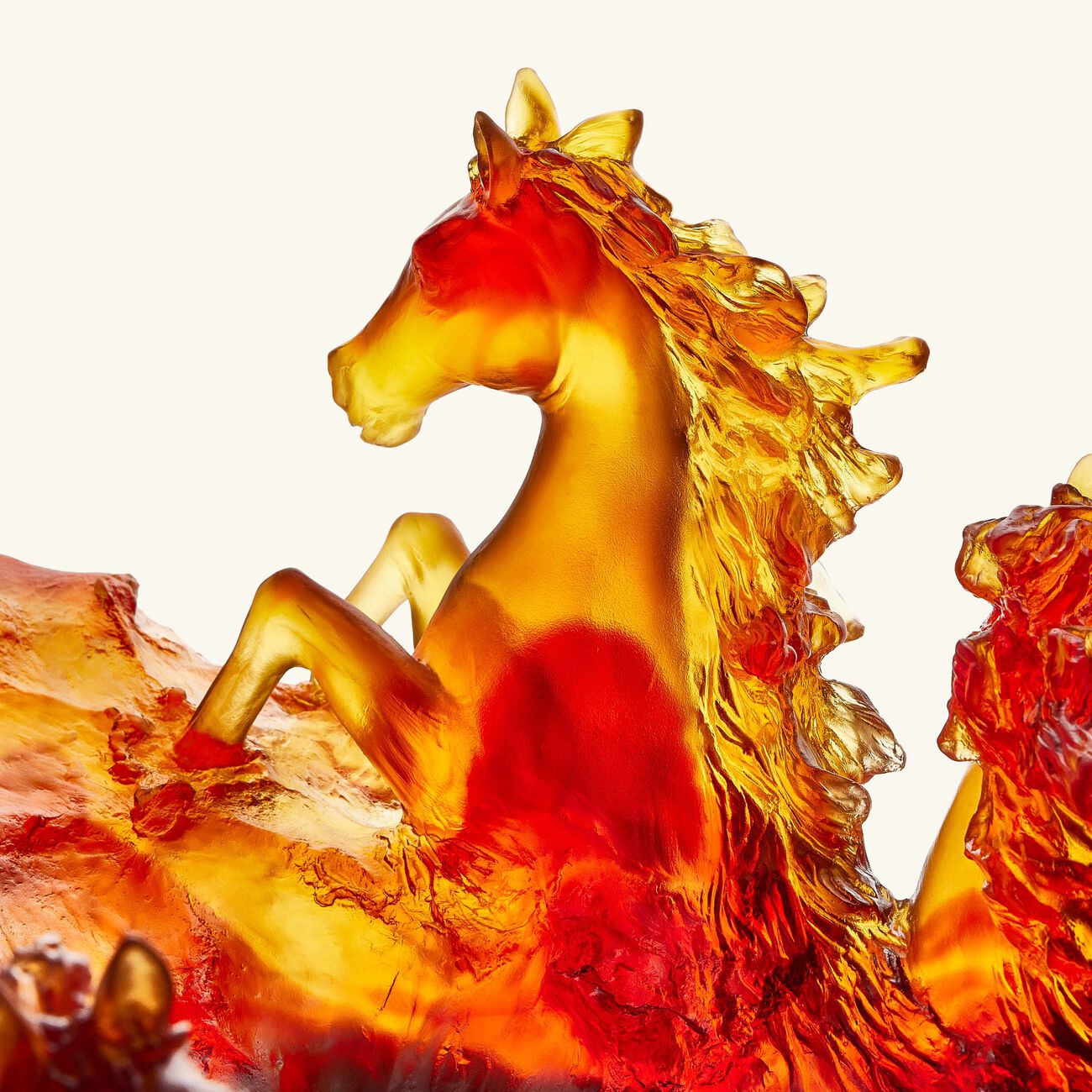 دوم قطعة ديكور مركزية كافالكيد برتقالية محدودة الإصدار