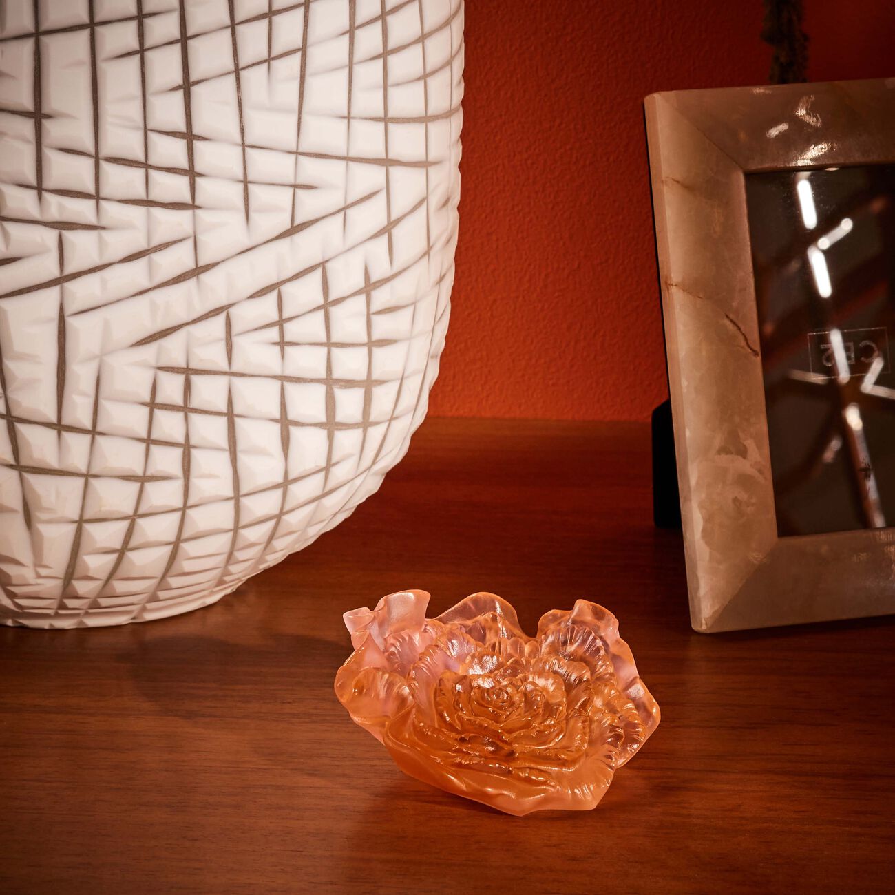 منحوتة روز رويال التزيينية على شكل زهرة صغيرة برتقالية دوم منحوتة روز رويال التزيينية على شكل زهرة صغيرة برتقالية