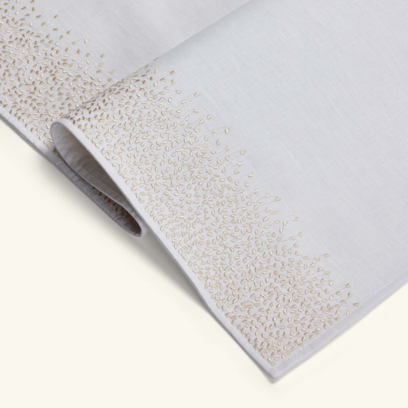 كاترين دينوال مفرش المائدة هارفست أبيض