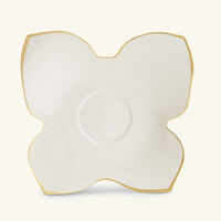 فنجان الشاي باترفلاي مع صحنه أبيض فيلاري فنجان الشاي باترفلاي مع صحنه أبيض