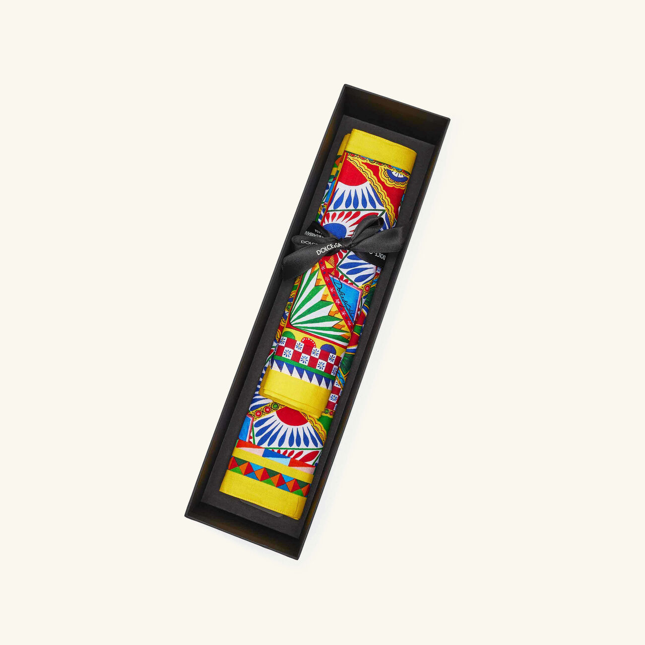 دولتشي أند غابانا كازا طقم كاريتو المؤلف من مفرش للأطباق ومنديل للمائدة