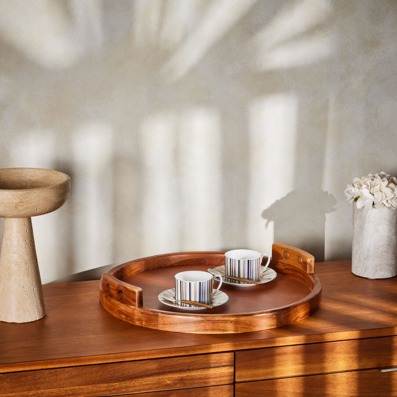 ميسوني هوم طقم جينكينز المؤلف من 6 فناجين للشاي مع صحونها مزينة بخطوط