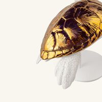 لادرو منحوتة على شكل سلحفاة بحرية 1 صغيرة بيضاء