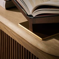 حامل الكتب كوليكتر كلاسيك باللون البني آسولين حامل الكتب كوليكتر كلاسيك باللون البني