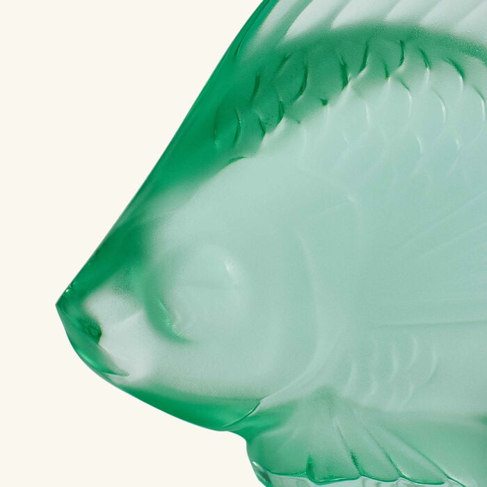 منحوتة على شكل سمكة صغيرة خضراء لاليك منحوتة على شكل سمكة صغيرة خضراء