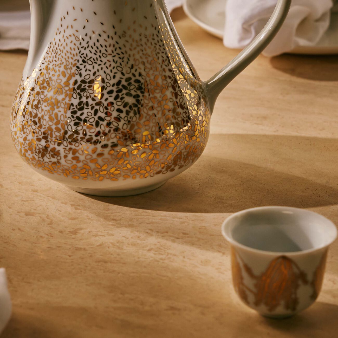 silsal tamrah by razan alazzouni dallah   coffee cups gold set of 8