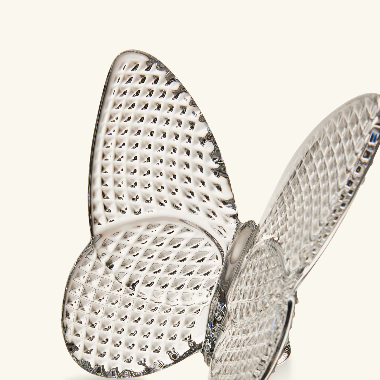 باكارا منحوتة فراشة لاكي بحجم صغير شفافة