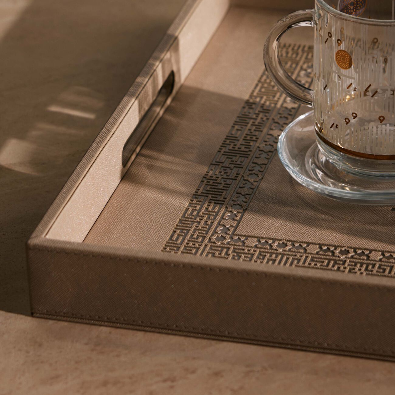 دملاج صينية الضيافة شفا مستطيلة باللون البيج 49   36 سم