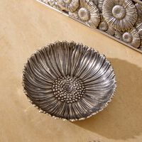 وعاء على شكل زهرة الخشخاش فضي بحجم كبير بوتشيلاتي وعاء على شكل زهرة الخشخاش فضي بحجم كبير