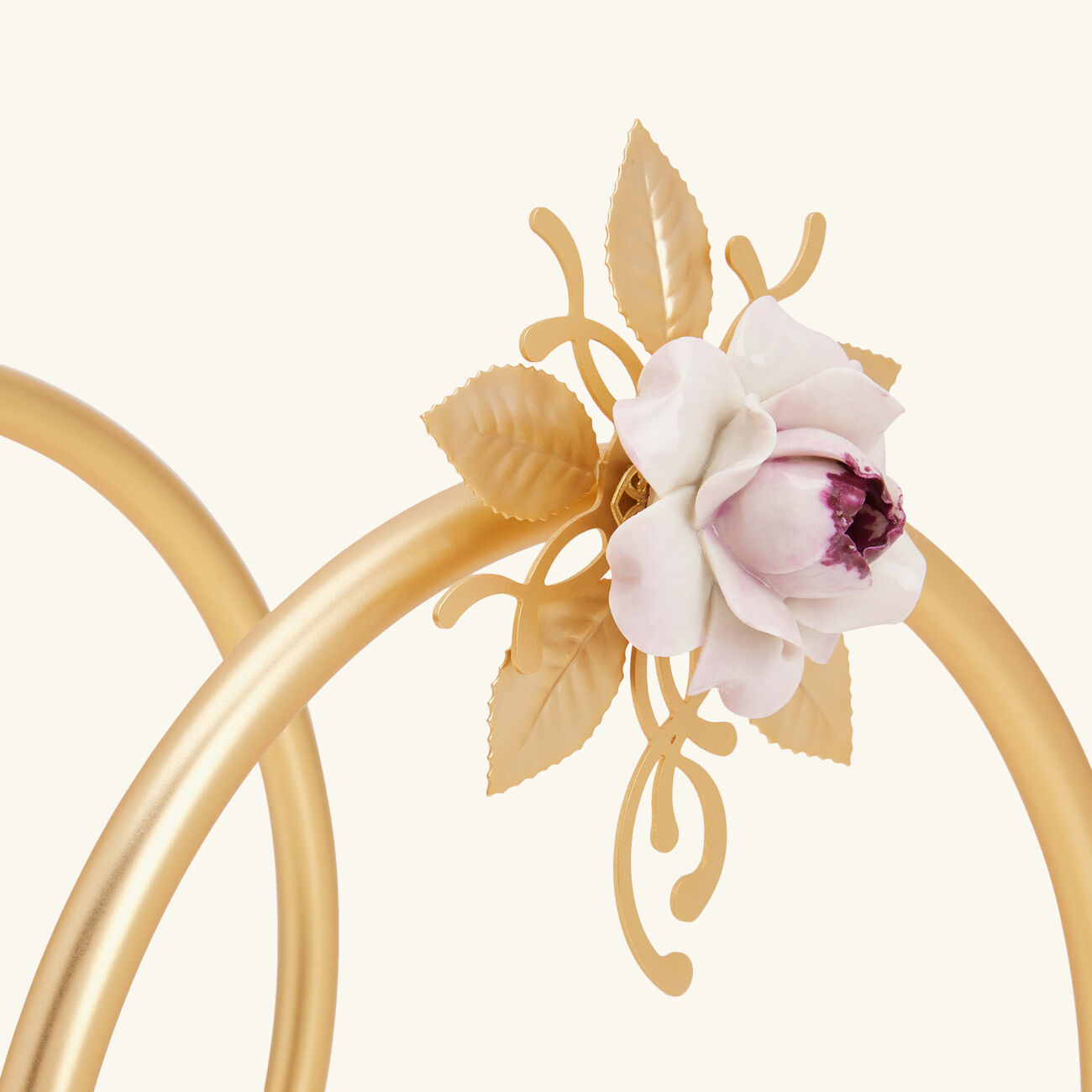 قاعدة الكيك إكسترافاجانزا باللون الذهبي فيلاري قاعدة الكيك إكسترافاجانزا باللون الذهبي