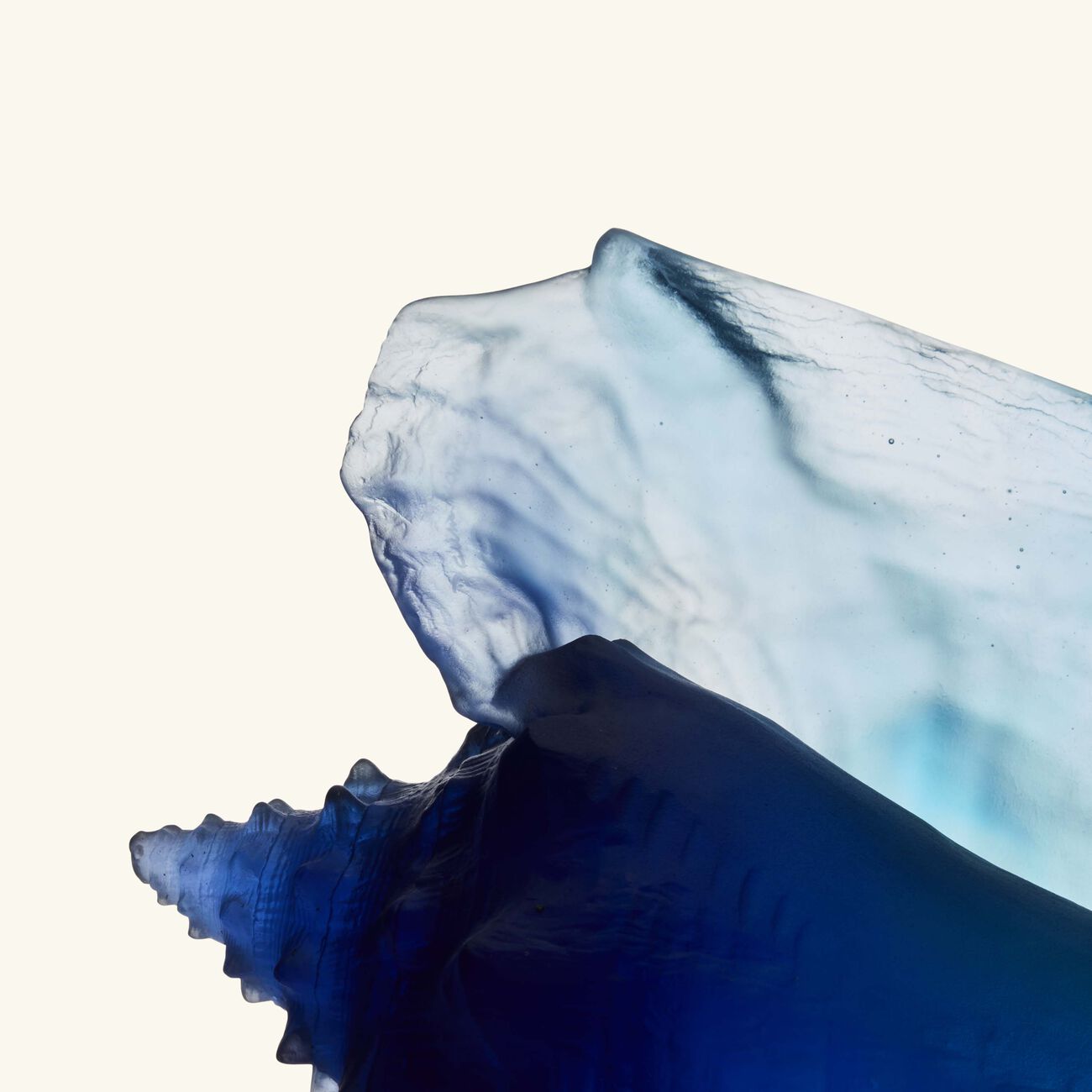 Mer de Corail Conch Shell Figurine Small Blue daum mer de corail conch shell figurine small blue