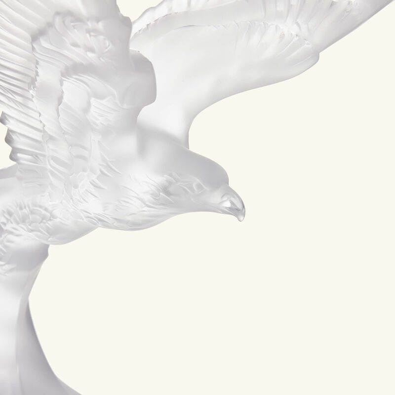 لاليك منحوتة على شكل نسر متوسطة شفافة