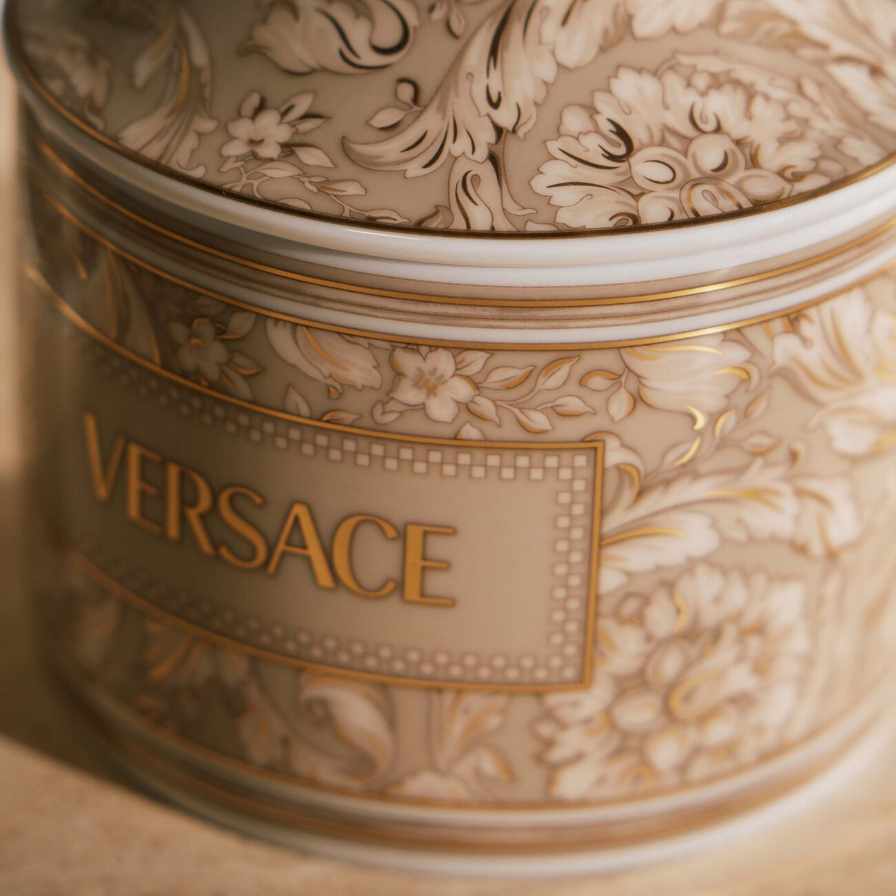 فيرساتشي علبة الحلى والمجوهرات الصغيرة باروكو بلون البيج