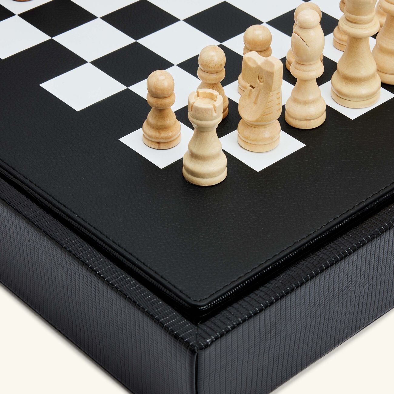 Jet Black Lizard Chess Set vido jet black lizard chess set