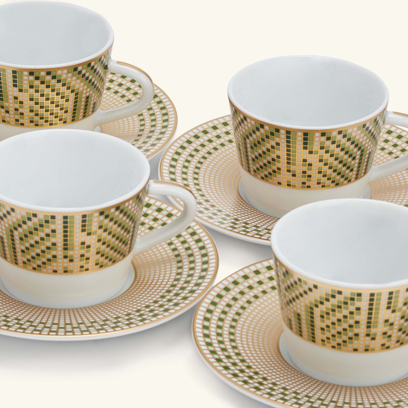 برناردو طقم أوغوستا المؤلف من 4 فناجين للإسبريسو مع صحونها