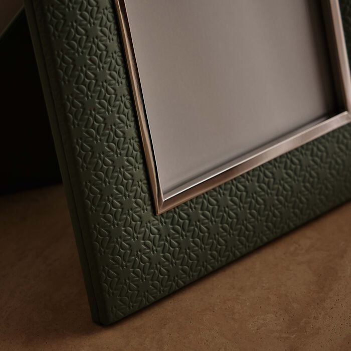 جيوبانيارا إطار الصور إيلي صعب مونوغرام أجاتا باللون الأخضر 27x21 سم