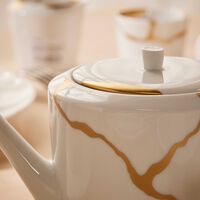 برناردو طقم كينتسوغي مؤلف من إبريق عادي وإبريق للحليب باللون الأبيض