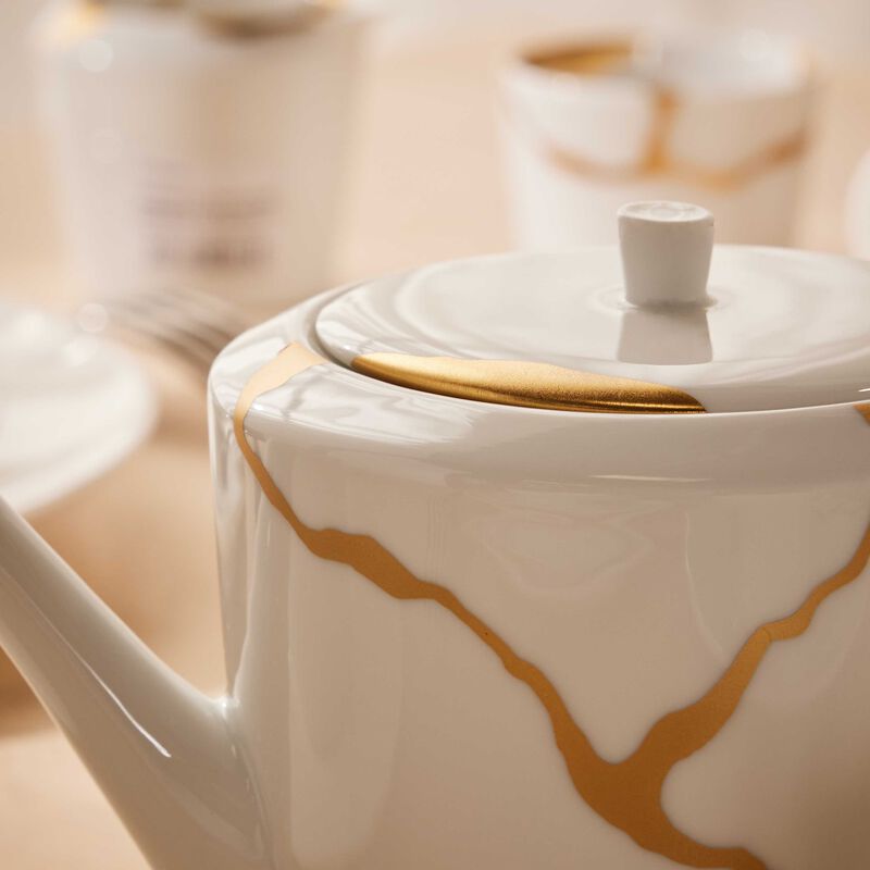 برناردو طقم كينتسوغي مؤلف من إبريق عادي وإبريق للحليب باللون الأبيض