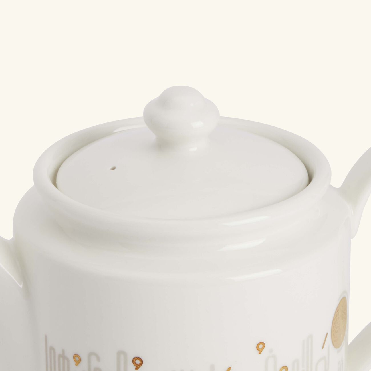 دملاج إبريق الشاي حياة باللون الذهبي