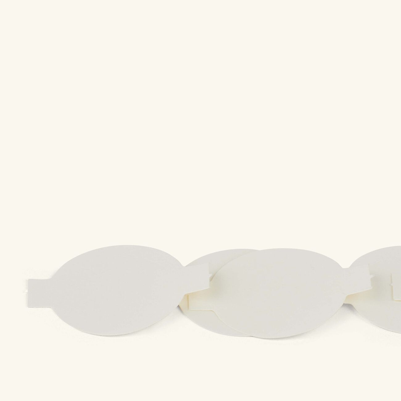 كريستوفل حزمة من 36 ورقة بيضاء تُستخدم مع قطع الديكور للاحتفالات من مجموعة سيف دارجان