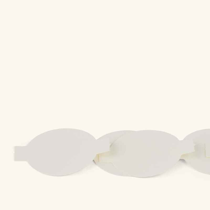 كريستوفل حزمة من 36 ورقة بيضاء تُستخدم مع قطع الديكور للاحتفالات من مجموعة سيف دارجان