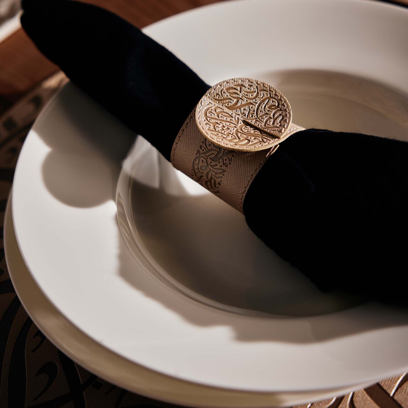 دملاج طقم نغم من إكسسوارات المائدة باللون البيج   6 قطع