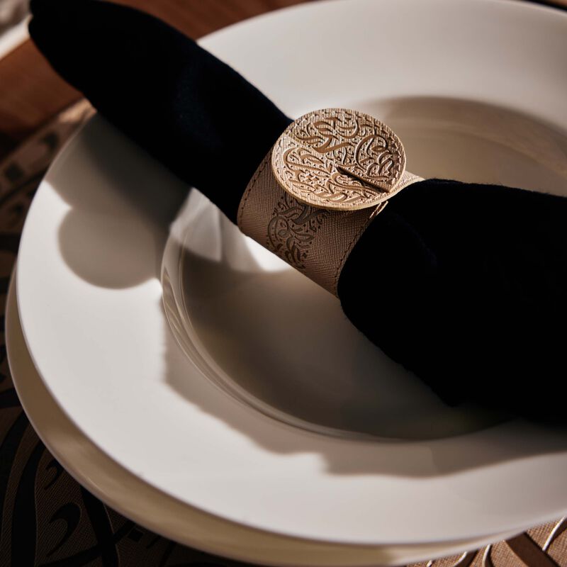 دملاج طقم نغم من إكسسوارات المائدة باللون البيج   6 قطع