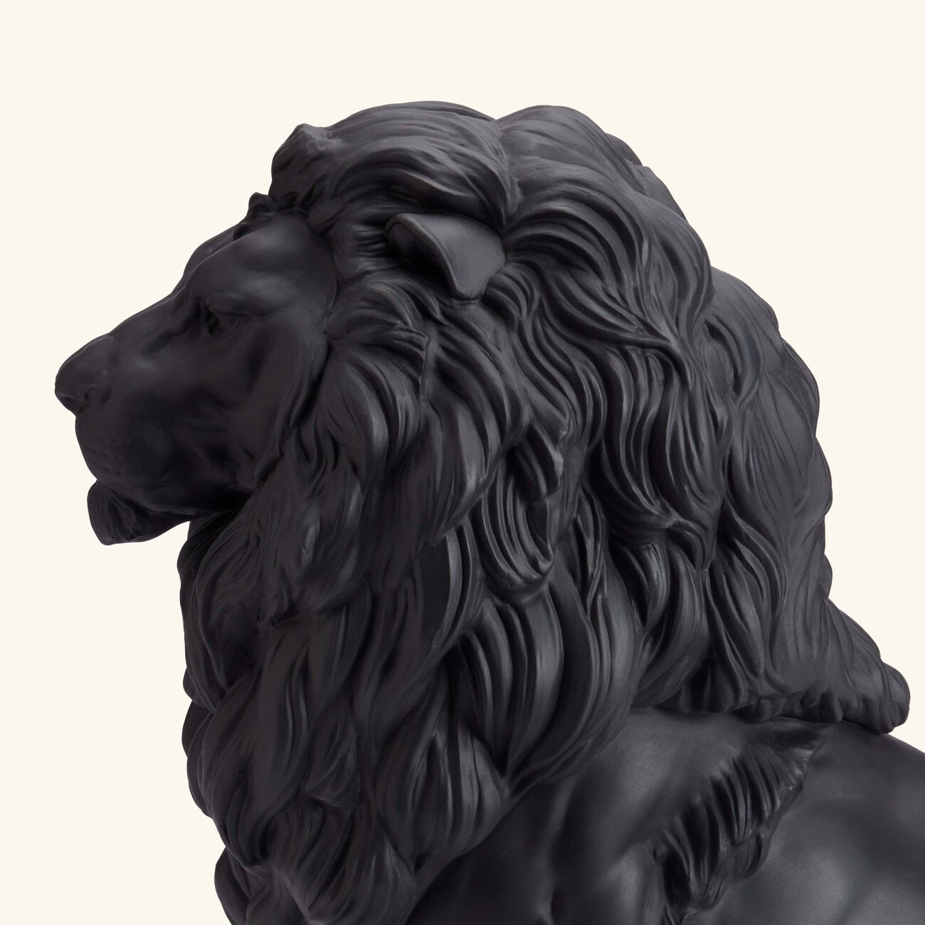 لادرو منحوتة الأسد المهيب الكبيرة باللون الأسود