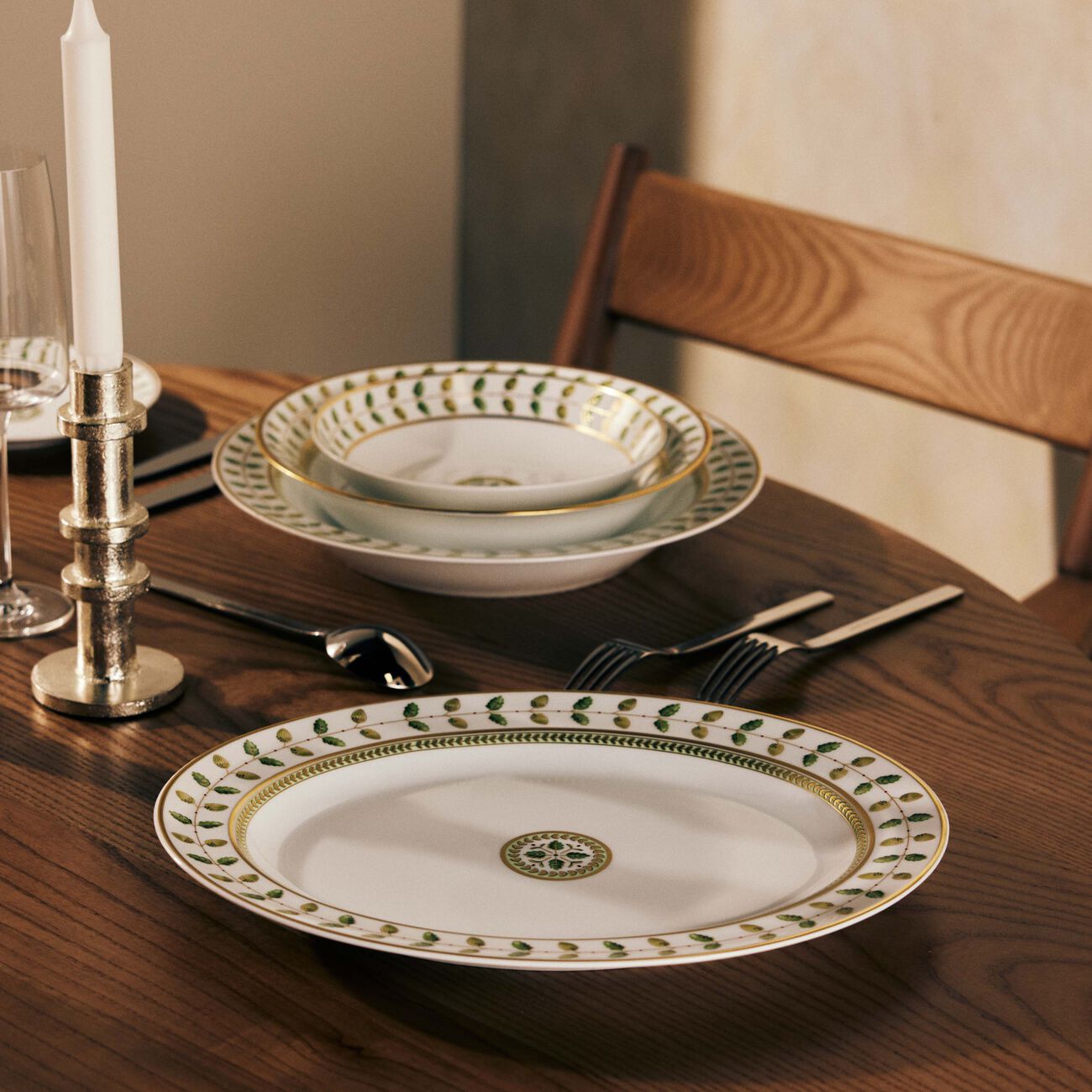 برناردو طبق الضيافة كونستانس بيضاوي أخضر 33 سم