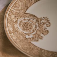 فيرساتشي طبق السلطة المستدير باروكو بلون البيج   21 سم