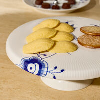 حامل الكعك بلو فلوتد ميغا باللون الأبيض رويال كوبنهاغن حامل الكعك بلو فلوتد ميغا باللون الأبيض