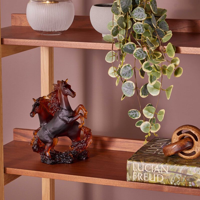 دوم منحوتة كافالكيد على شكل حصانين صغيرة برتقالية محدودة الإصدار