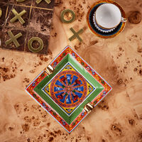 دولتشي أند غابانا كازا منفضة مربعة صغيرة مزينة بنقوش