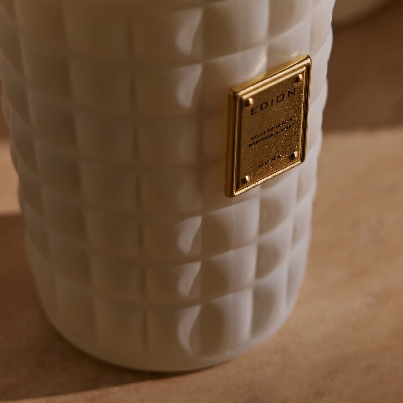 إديون الشمعة العطرية تشيلو سويت نمبر 29 مونتي كارلو نايت نيرو   500 غ