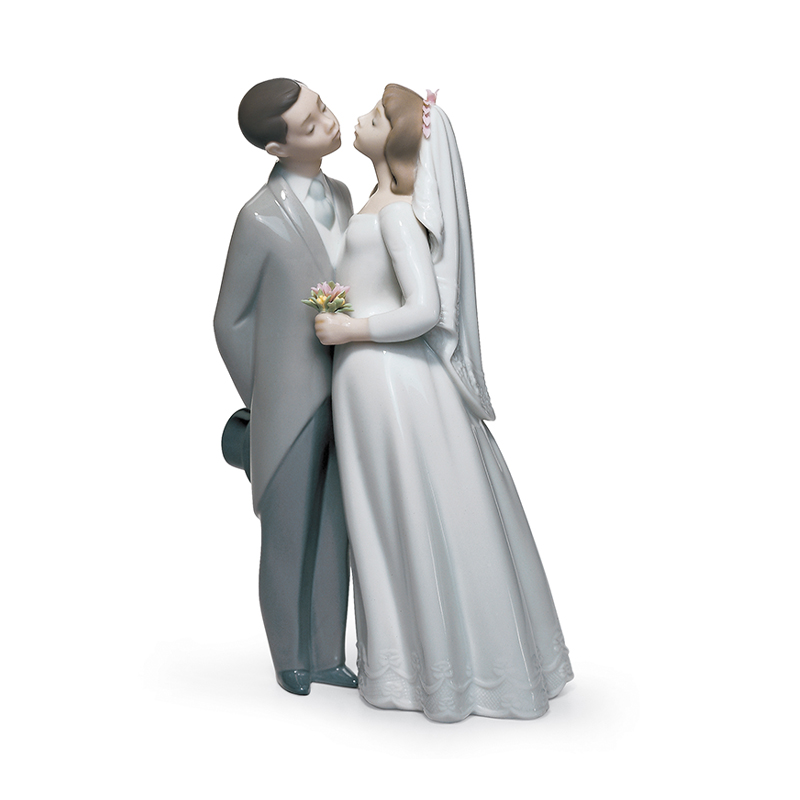 

A Kiss To Remember Couple Figurine